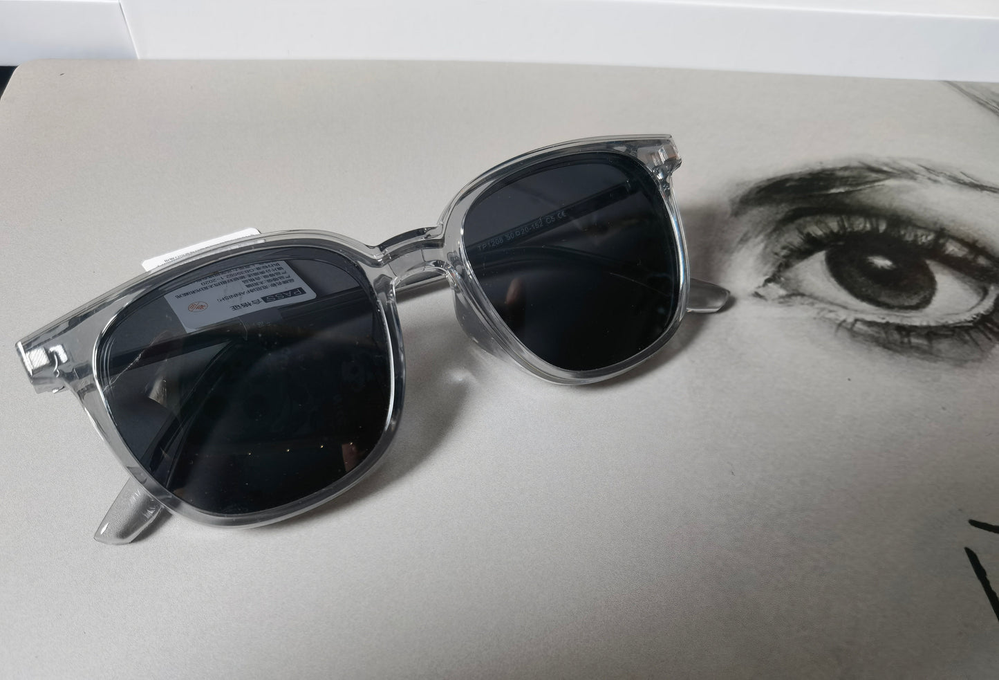 Square eyeglasses for men and women