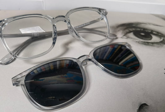 Square eyeglasses for men and women